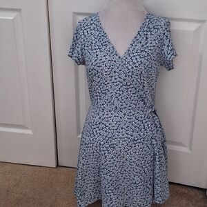 H&M Divided Blue & White Floral Wrap Dress     Size 10